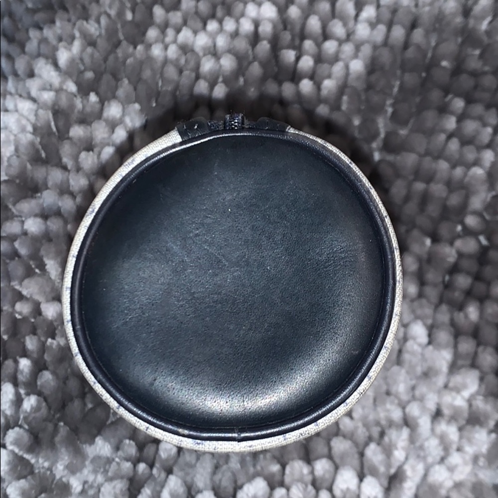 GUCCI VINTAGE ROUND CASE SUPER RARE!! - Picture 8 of 9